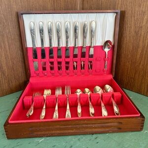 41 pc vintage cutlery set Oneida played stainless with box